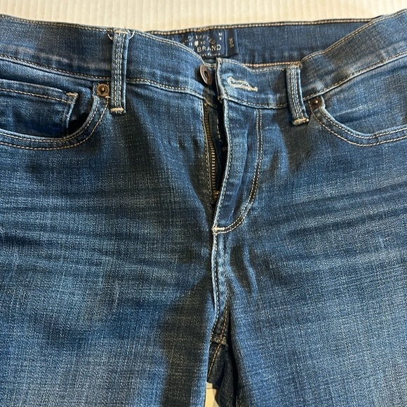 Lucky Brand Brooke Capri denim blue jeans w pockets front & back zipper front - Picture 13 of 13